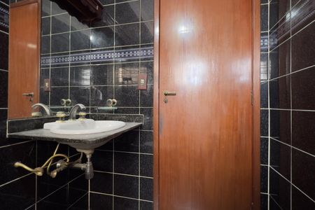 Casa à venda com 280m², 3 quartos e 2 vagasBanheiro da Suíte