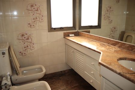 Apartamento à venda com 300m², 4 quartos e 4 vagasBanheiro da Suíte 3