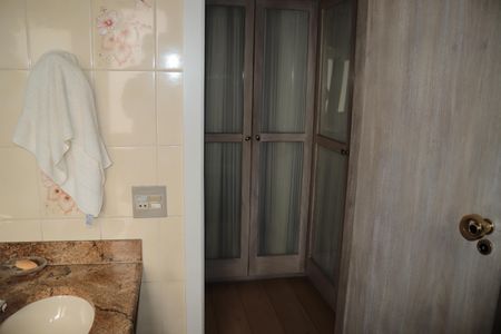 Apartamento à venda com 300m², 4 quartos e 4 vagasBanheiro da Suíte 2