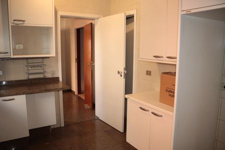 Apartamento à venda com 300m², 4 quartos e 4 vagasCozinha