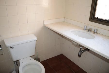 Apartamento à venda com 300m², 4 quartos e 4 vagasBanheiro de Serviço