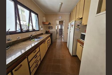 Apartamento à venda com 240m², 4 quartos e 3 vagas