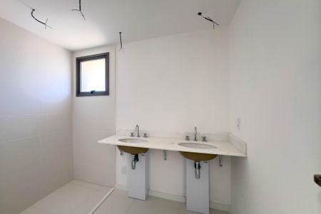Apartamento à venda com 160m², 3 quartos e 2 vagasBanheiro do quarto 2