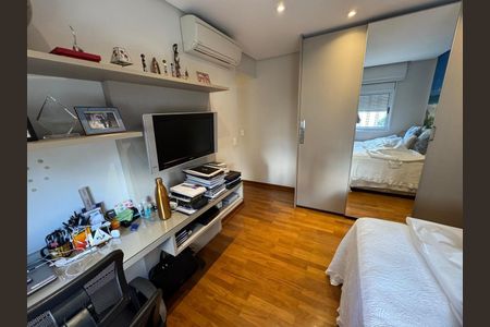 Apartamento à venda com 3 quartos, 233m² em Vila Uberabinha, São Paulo