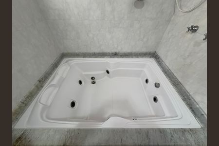 Casa à venda com 232m², 3 quartos e 4 vagasBanheiro da suíte