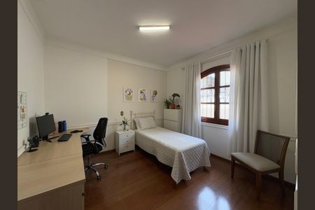 Casa à venda com 232m², 3 quartos e 4 vagasQuarto 2