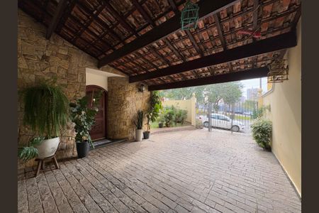 Casa à venda com 232m², 3 quartos e 4 vagasGaragem