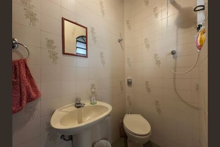 Casa à venda com 232m², 3 quartos e 4 vagasBanheiro de serviço