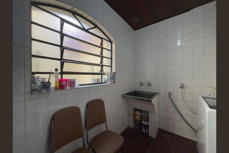 Casa à venda com 232m², 3 quartos e 4 vagasLavanderia