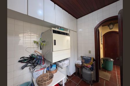 Casa à venda com 232m², 3 quartos e 4 vagasLavanderia