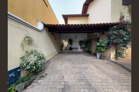 Casa à venda com 232m², 3 quartos e 4 vagasGaragem