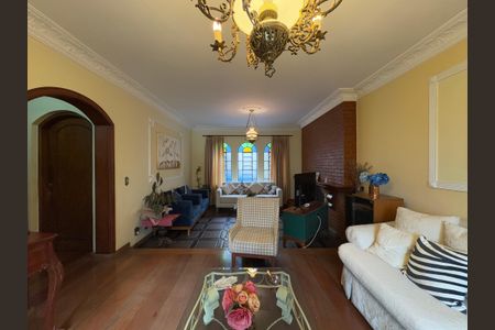 Casa à venda com 232m², 3 quartos e 4 vagasSala