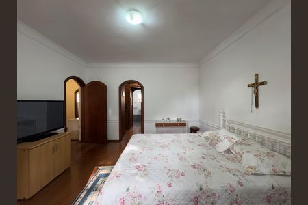 Casa à venda com 232m², 3 quartos e 4 vagasSuite