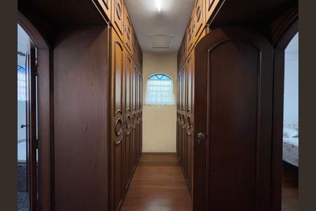 Casa à venda com 232m², 3 quartos e 4 vagasCloset suite