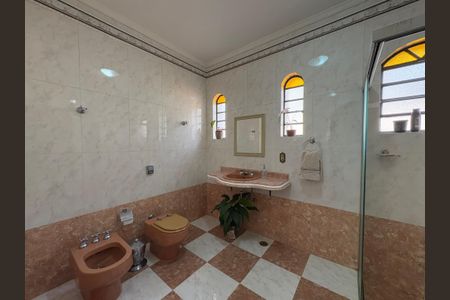 Casa à venda com 232m², 3 quartos e 4 vagasBanheiro