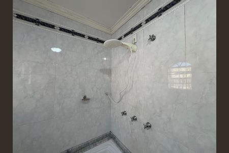 Casa à venda com 232m², 3 quartos e 4 vagasBanheiro da suíte