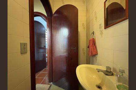 Casa à venda com 232m², 3 quartos e 4 vagasBanheiro de serviço