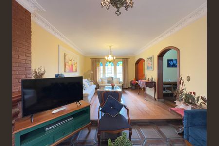 Casa à venda com 232m², 3 quartos e 4 vagasSala