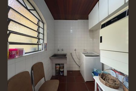 Casa à venda com 232m², 3 quartos e 4 vagasLavanderia