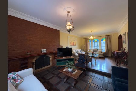 Casa à venda com 232m², 3 quartos e 4 vagasSala