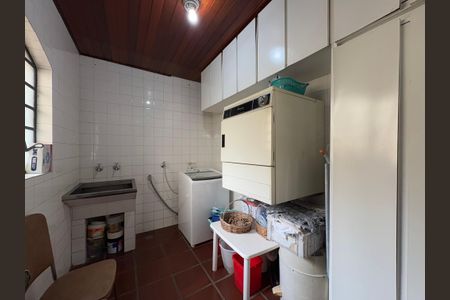 Casa à venda com 232m², 3 quartos e 4 vagasLavanderia