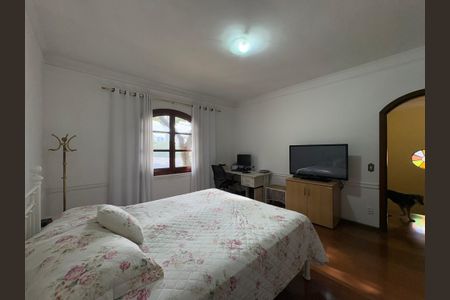 Casa à venda com 232m², 3 quartos e 4 vagasSuite