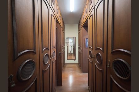 Casa à venda com 232m², 3 quartos e 4 vagasCloset suite