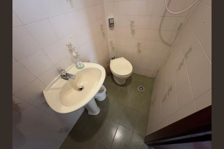 Casa à venda com 232m², 3 quartos e 4 vagasBanheiro de serviço