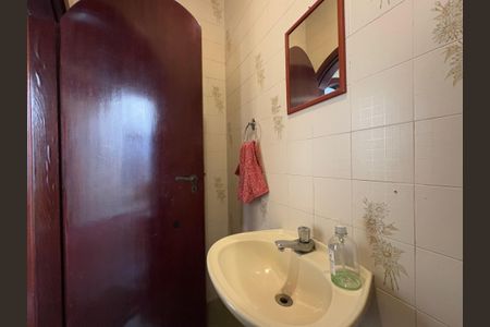 Casa à venda com 232m², 3 quartos e 4 vagasBanheiro de serviço