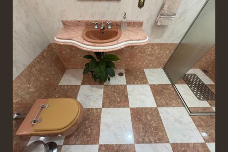 Casa à venda com 232m², 3 quartos e 4 vagasBanheiro