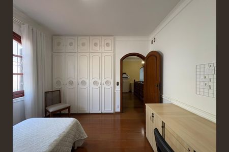 Casa à venda com 232m², 3 quartos e 4 vagasQuarto 2