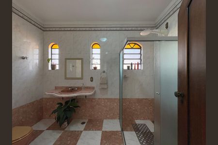 Casa à venda com 232m², 3 quartos e 4 vagasBanheiro