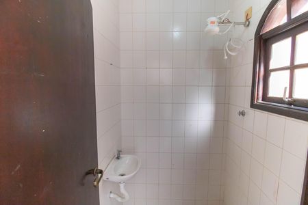 Casa à venda com 190m², 4 quartos e 2 vagasBanheiro de Serviço