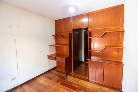 Casa à venda com 190m², 4 quartos e 2 vagasSuíte 2