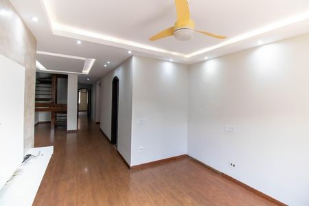 Sala de casa à venda com 4 quartos, 190m² em Itaipu, Niterói