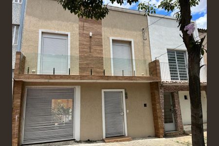 Casa à venda com 210m², 3 quartos e 3 vagas