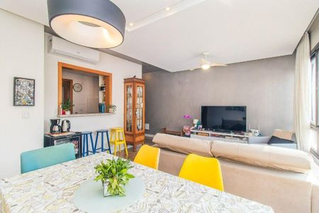 Apartamento à venda com 2 quartos, 73m² em São João, Porto Alegre