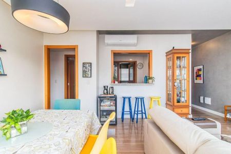 Apartamento à venda com 2 quartos, 73m² em São João, Porto Alegre