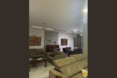 Casa à venda com 4 quartos, 250m² em Matapaca, Niterói