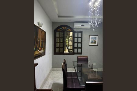 Casa à venda com 4 quartos, 250m² em Matapaca, Niterói