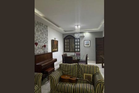 Casa à venda com 4 quartos, 250m² em Matapaca, Niterói