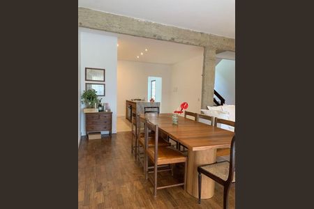 Casa à venda com 4 quartos, 230m² em Santa Rosa, Niterói