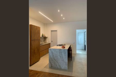 Casa à venda com 4 quartos, 230m² em Santa Rosa, Niterói