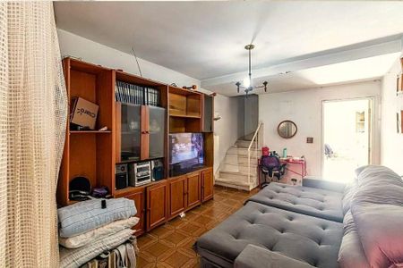 Casa à venda com 2 quartos, 143m² em Jardim Rizzo, São Paulo