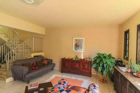 Casa à venda com 7 quartos, 220m² em Jardim Bonfiglioli, São Paulo