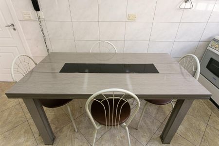 Casa para alugar com 180m², 3 quartos e 2 vagasCozinha - Mesa e Cadeiras