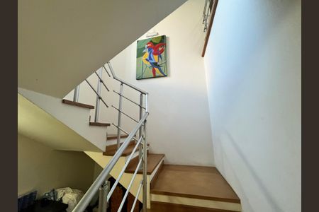 Casa à venda com 308m², 4 quartos e 4 vagasEscada
