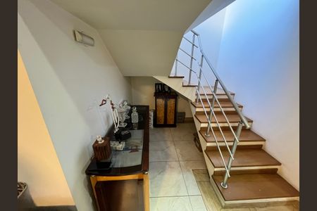 Casa à venda com 308m², 4 quartos e 4 vagasSala/Escada