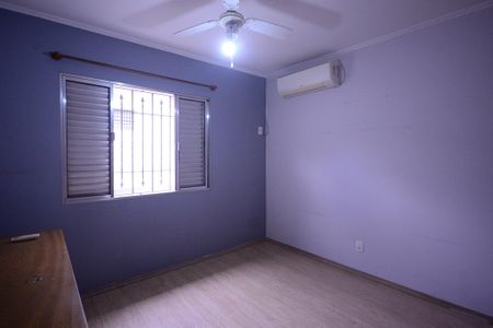 Casa à venda com 236m², 4 quartos e 2 vagasSuíte 3