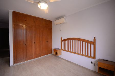 Casa à venda com 236m², 4 quartos e 2 vagasSuíte 1